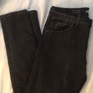boyfriend skinny fit black levis!!!